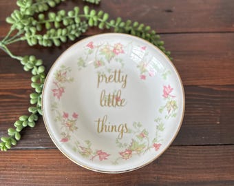 Plato para baratijas hecho a mano, plato para llaves y monedas de Pretty Little Things Jewelry, bandeja de cerámica reciclada para baratijas y monedas