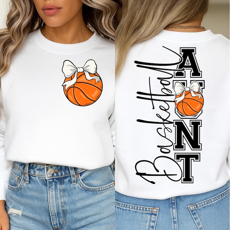 Op de afbeelding: Witte sweatshirt met een basketbal en een witte strik op de voorkant. De achterkant toont het woord "Basketball" in cursief, met "AUNT" in blokletters en een basketbalafbeelding.