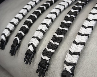 Pulsera de paracord blanca y negra: pulsera unisex de cuerda trenzada, ideal para parejas y joyería playera para él o ella, con diseño tejido en capas.