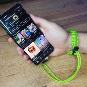 Paracord Phone Wrist Lanyard – Adjustable Macrame Bracelet Strap with Rotating Clip & Patch, Secure Cell Phone Holder for Travel and Kids
