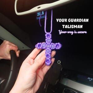 Cruz de macramé con pedrería – Gran dije de paracord para espejo retrovisor, mochila y decoración de pared