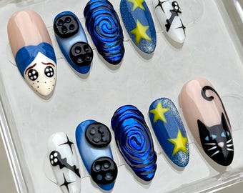 Uñas postizas en almendra mediana inspiradas en Coraline 3D, otoño, Halloween