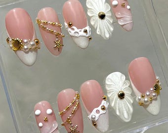 3D beachy gouden prinses sprankelende medium amandelpers op nagels met parels