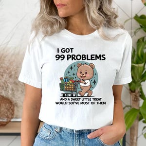 Camiseta divertida de compras, camiseta con gráfico de oso tierno, camiseta estética para amantes de la comida, atuendo casual moderno, camiseta de dibujos animados caprichosos, divertida Q