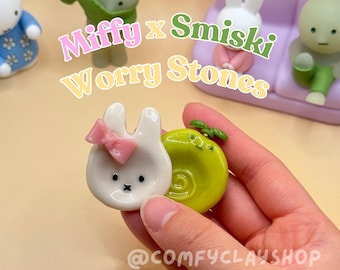 Piedra antiestrés con forma de conejito adorable y amigo luminoso, piedra giratoria de bolsillo hecha a mano, juguete de escritorio kawaii, regalo para aliviar el estrés