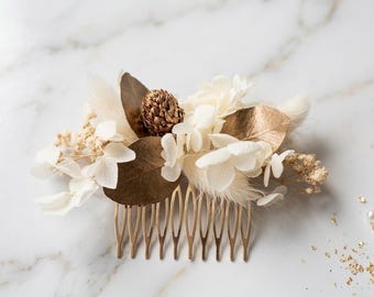 Peigne de mariage avec des fleurs naturelles stabilisées.