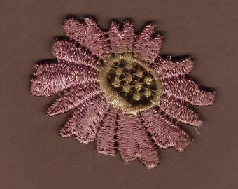 Hand Dyed Venise Lace Petite Daisy  Vintage Aged Rose