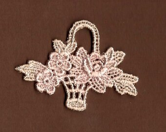 Venise Lace Tinto a Mano Petite Flower Basket Applique Vintage Blush Creme