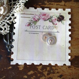 Vintage Perlmutt Knöpfe auf Karte genäht shabby Rosen Stempel verrückte Quilt Verzierungen