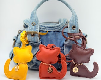 Cat-Shaped Bag Charm – Faux Leather Purse Accessory with Gold Pendant & Cute Necklace