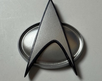 ウェスリー・クラッシャーの通信バッジ、TNGにインスパイアされた樹脂製プロップレプリカ