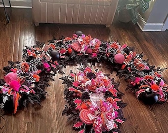 Luksusowy zestaw gadżetów na Halloween | Różowo-czarna designerska dekoracja drzwi | Elegancki element werandy