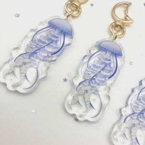 Moon Jellyfish Acrylic Keychain – Glitter Epoxy Ocean Charm | Blue Jellyfish Bag Accessory | Itabag Keychain | Original Art