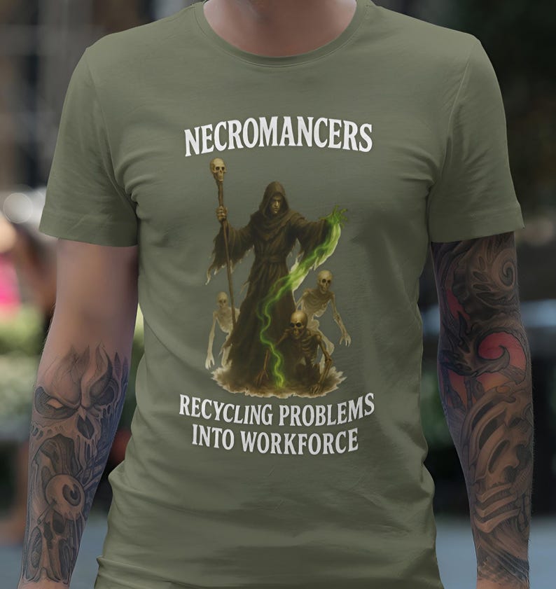 Grappig Necromancer Recycling D&D-T-shirt: humoristisch RPG-gamer-T-shirt afbeelding 1