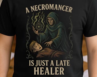 Lustiges Necromancer T-Shirt: Gothic D&D Late Healer Humor