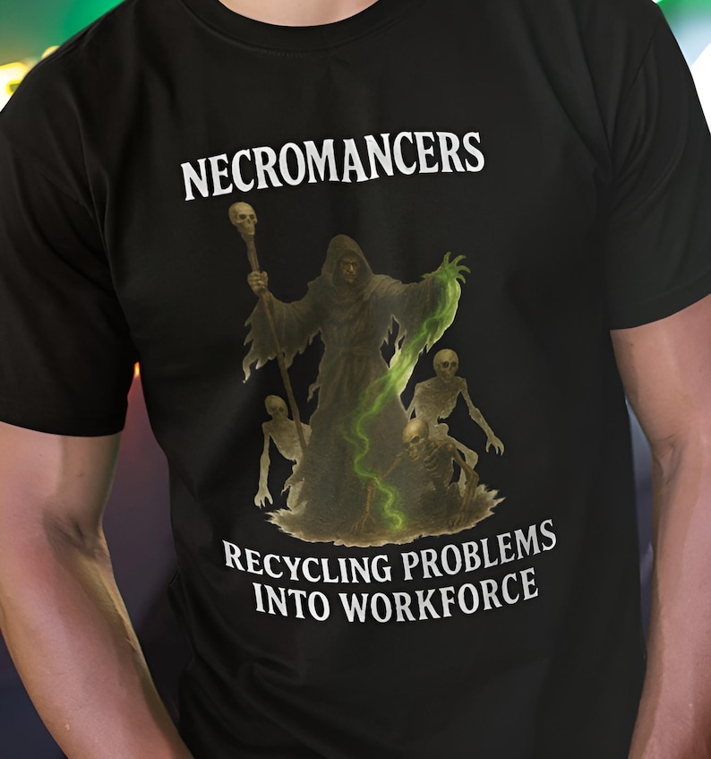 Grappig Necromancer Recycling D&D-T-shirt: humoristisch RPG-gamer-T-shirt afbeelding 3