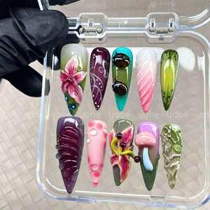 Uñas postizas Botanical Forest / Arte 3D hecho a mano con motivos florales, hongos y naturaleza / Diseño de uñas terroso y audaz