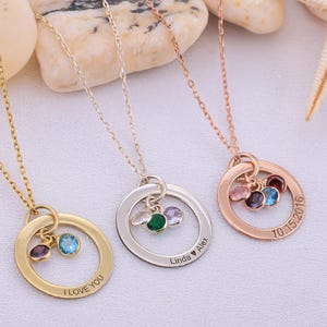 Familjens födelsestenshalsband, Namnhalsband för kvinnor med födelsesten, Anpassat guldfödelsestenshalsband, Cirkelhalsband Meddelande Graverat på Cirkeln