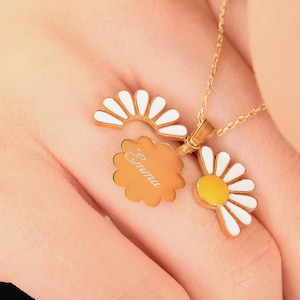 Daisy Silver Name Necklace, Personalized Silver Daisy Necklace, Dainty Hidden Name Daisy Necklace, Custom Secret Message Flower Necklace
