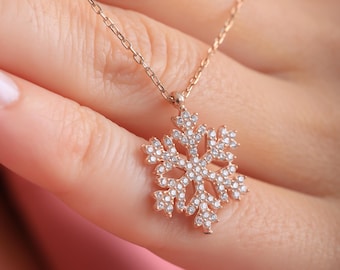 Dainty Snowflake Necklace Minimalist Gold Snowflake Pendant Necklace Silver Snowflake Jewelry Christmas Gift For Women Bridesmaid Necklace