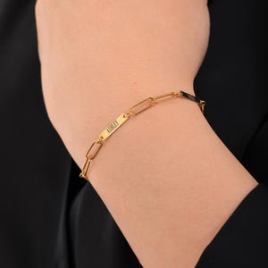 Bracciale con ciondolo a forma di graffetta, bracciale con ciondolo a forma di graffetta, bracciale con barra iniziale, bracciale con barra minimale, graffetta con mini barra, bracciale con nome per bambini
