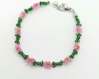 Dainty Beaded Daisy Bracelet: Spring Summer Jewelry