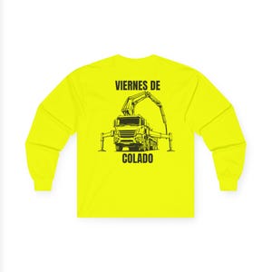 May include: A long-sleeve, neon yellow shirt featuring a black graphic of a concrete pump truck. Above the truck is the text "VIERNES DE" and below it, the word "COLADO".