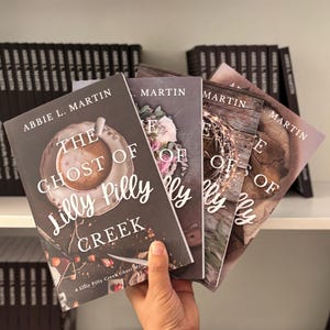 Lot de livres de la série Cosy Mystery - Lilly Pilly Creek Ghost Mysteries - Brochés signés