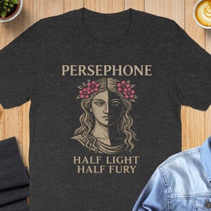 ペルセポネシャツ 半分の光、半分の怒り ギリシャ神話Tシャツ ダークアカデミア 美的女神ギフト