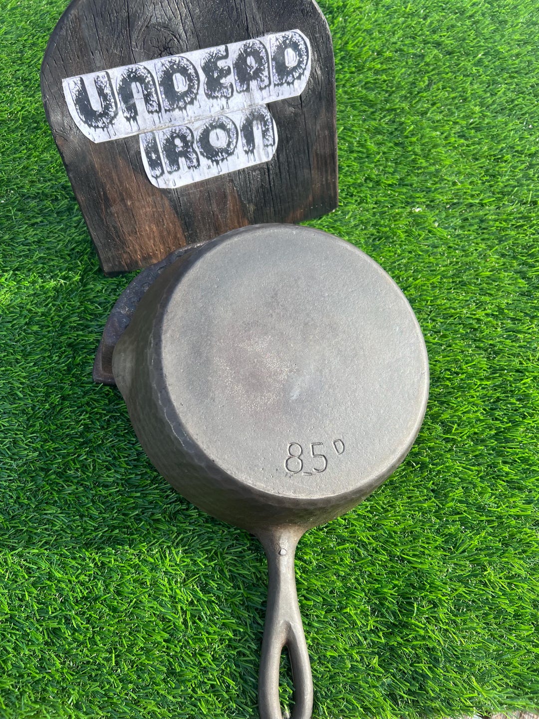 Chicago Hardware Foundry 5 Cast Iron Skillet Hammered Finish 192040’s