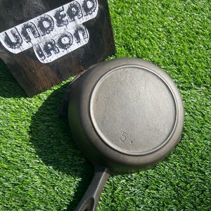 Birmingham Stove and Range Red Mountain #5 cast iron skillet, Circa 1930-50’s DEAD Flat!