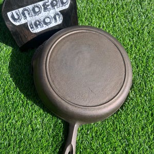 Birmingham Stove and Range early Century Series #8 cast iron skillet, Circa 1966-1967 DEAD Flat!