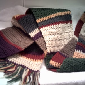 The Doctor in Miniature, a 4th Doctor Who style scarf of more reasonable proportions