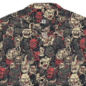 Japans oni-demon shirt met all-over print | Rood zwart grijze houtsnede Art Button Up | Halloween Uniseks gotisch | Traditioneel Yokai-ontwerp