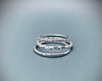 Anillos apilables texturizados de plata