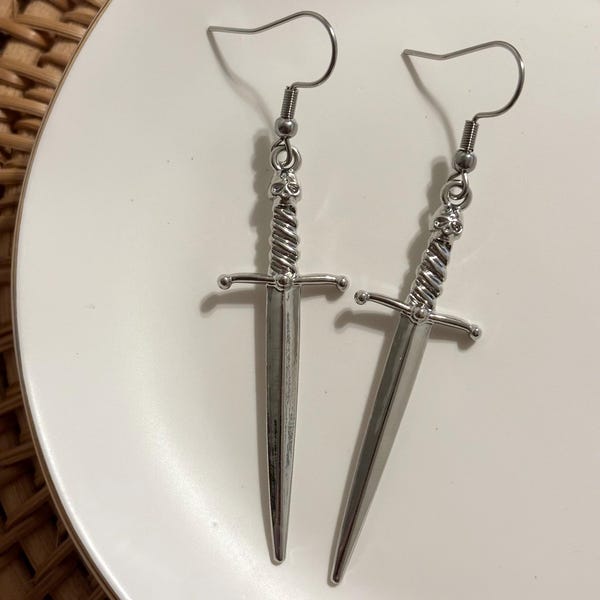 Hypoallergen Ohrringe, Gothic, Schwert, Schädel, Silber, Geburtstag Geschenk, Weihnachtsgeschenk, Geschenke für sie, handgemachte Schmuck, Geschenke für Freund