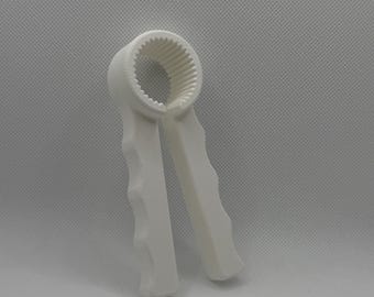 PET bottle opener aid – twisting and unscrewing aid for beverage bottles
