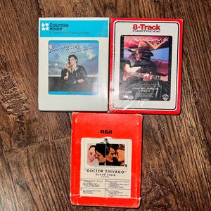 ヴィンテージ ロット 3 8 トラック、ドクトル・ジバゴ、ハンク・ウィリアムズ・ジュニア、ファイブ・オー・コンウェイ・ツイスティ 8 トラック、2 新品箱入り 8 トラック、1 中古