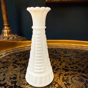 Vintage Anchor Hocking Stars and Bars Milk Glass Bud Vase – 5.75” Scalloped White Glass Flower Vase