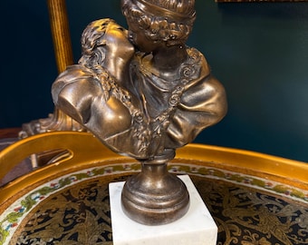Vintage “The Kiss” Bust – Bronze-Tone Couple Sculpture on Marble Base 9″