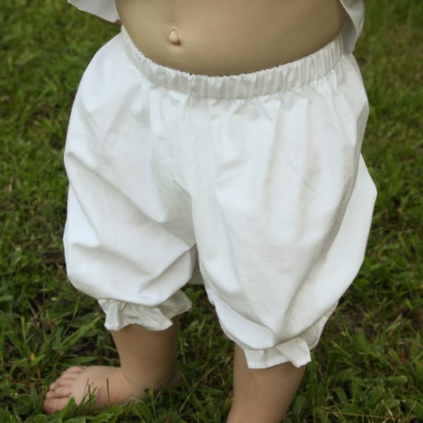 Kleinkind und Mädchen handgemachte Bescheidenheit knielangen weiße Baumwolle Pumphose mit elastischen gerüschten Beinen - Größen 12 Monate - 8
