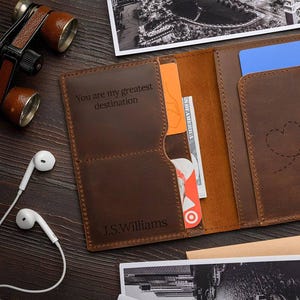 Funda de pasaporte personalizada de cuero, regalo de tercer aniversario para hombres, porta pasaporte, regalos para esposos, billetera para pasaporte, accesorios de viaje