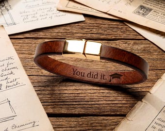 Bransoletka skórzana męska, spersonalizowany prezent na ukończenie studiów dla niego, grawerowana bransoletka ze skóry naturalnej, prezent na ukończenie studiów w 2026 roku, ręcznie robiona bransoletka