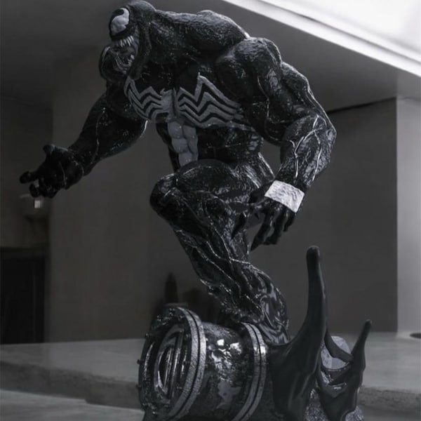Venom Figurine – Marvel – 20 cm – Raw 3D Resin | Dynamic pose on urban base