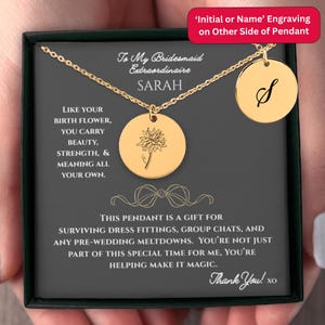 Regalo de dama de honor personalizado con flor de nacimiento e inicial o nombre / Collar colgante grabado para su fiesta nupcial / Tarjeta de mensaje de agradecimiento