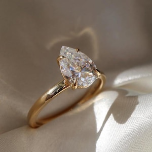 Lab Grown 2 carat Pear Shaped Diamond Engagement Ring 18k Yellow Gold Solitaire VVS Diamond Ring Vintage Open Gallery Certified Diamond Ring