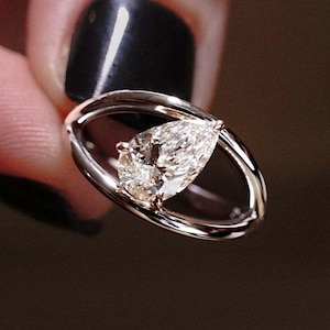 Pear Cut Lab Grown Diamond Engagement Ring, 14k Yellow Gold Solitaire Ring, Split Shank Band, D VVS1 IGI Certified Teardrop Diamond Ring