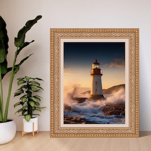 Pode incluir: Uma fotografia emoldurada de um farol numa costa rochosa com ondas a rebentar. O farol é branco com um telhado vermelho e está rodeado de espuma. O céu é um degradé de azul e laranja.