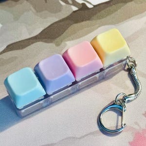 Porte-clés clavier anti-stress, Clavier mécanique à cliquer, Fidget keychain, Cadeau original, Accessoire de sac, Porte-clé