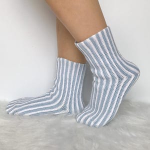 Mönster för virkade randiga ribbade sockor (PDF-mönster)